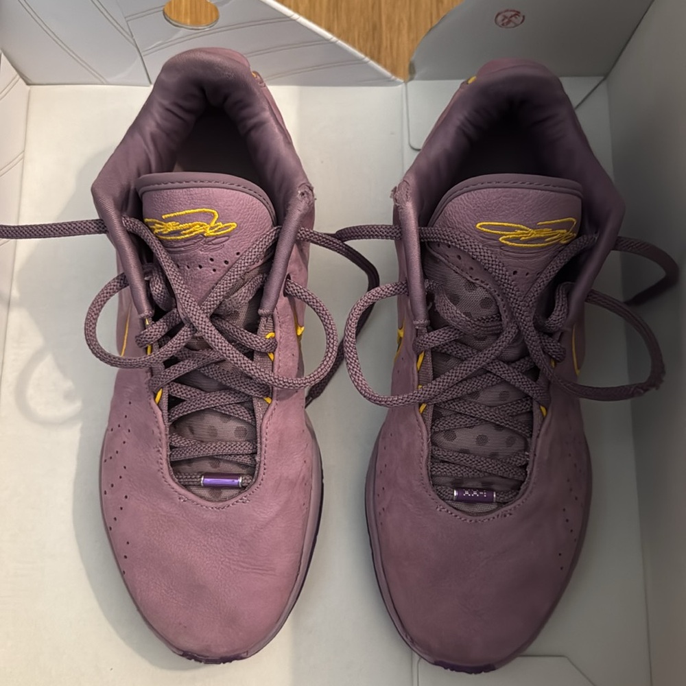 Nike LeBron XXI 21 Freshwater Size 10 Violet Dust University Gold - Picture 4 of 7